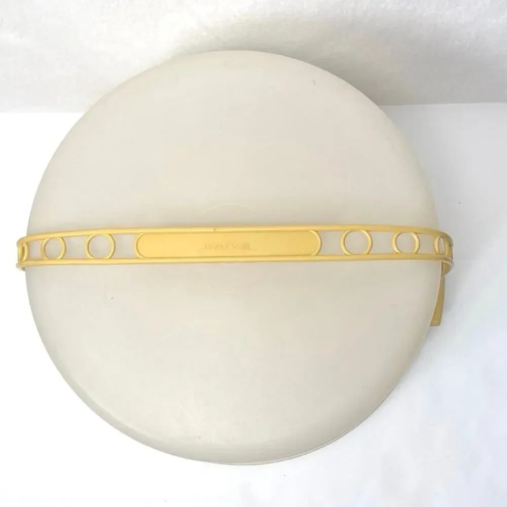 Tupperware vintage cake